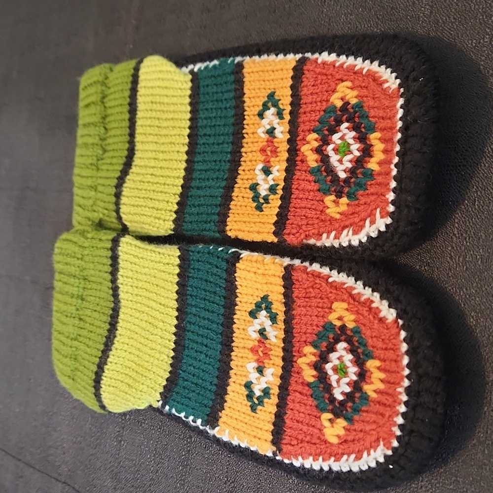 HANDCRAFTED IN ARMENIA TRADITIONAL DESIGN LEATHER BOTTOM SOCK SLIPPERS